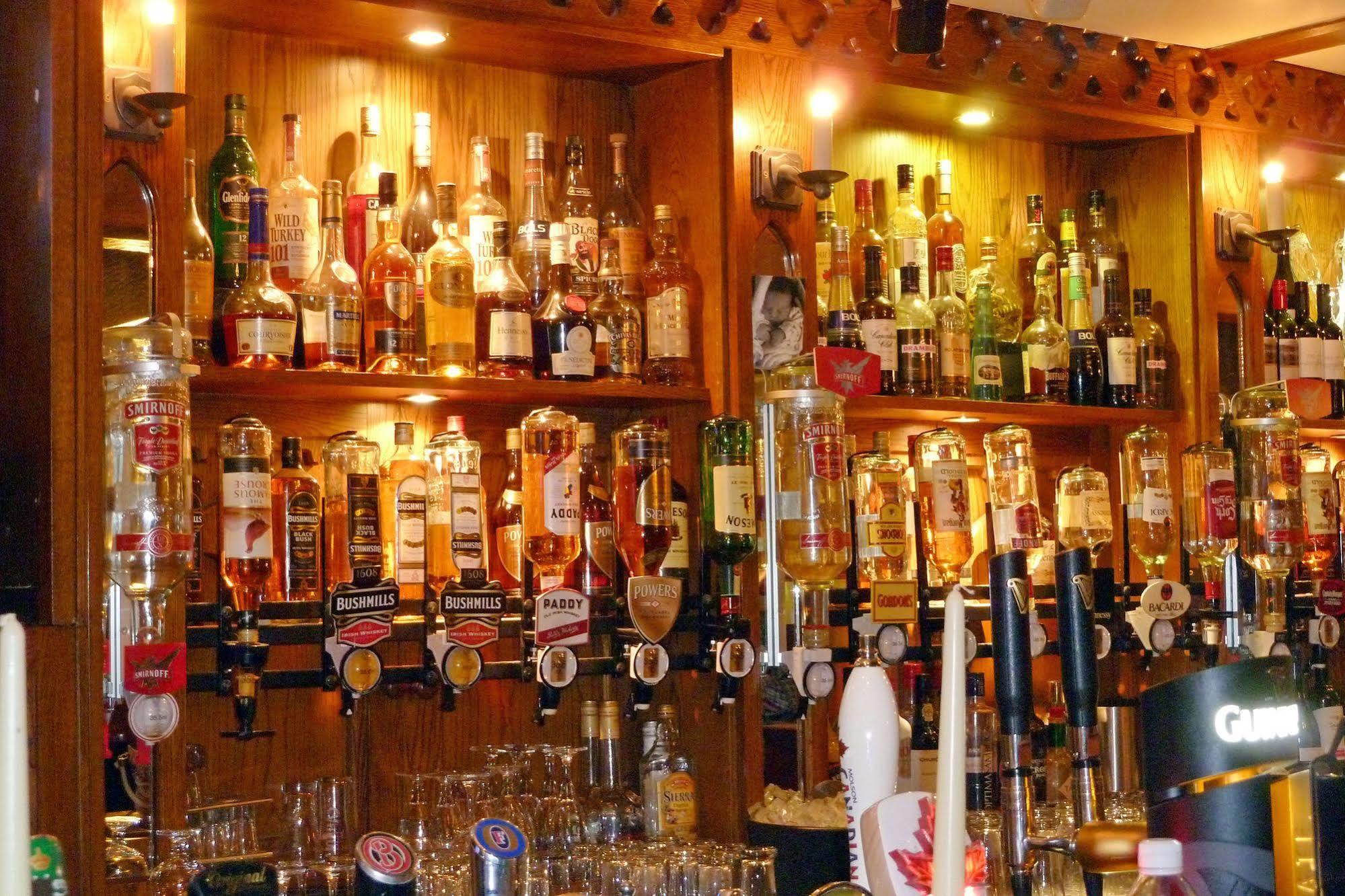 Muskerry Arms Bar And B&B 블라니 외부 사진